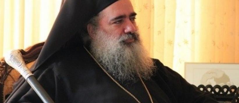 الاحتلال يعتقل المطران عطاالله حنا خلال مسيرة احتجاج امام كنيسة البركة