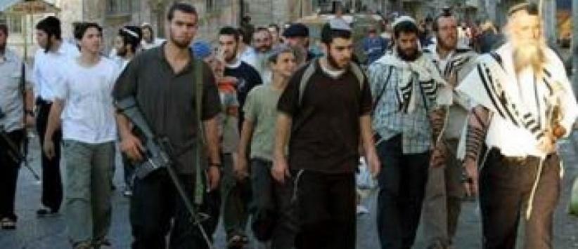 مستوطنون يعتدون على شاب بالقدس