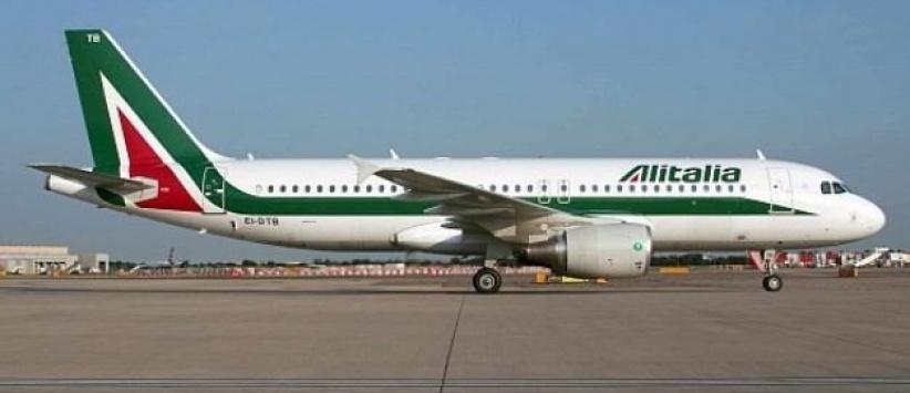 طيار إيطالي يثير الذعر في مطار اللد بعبارة 