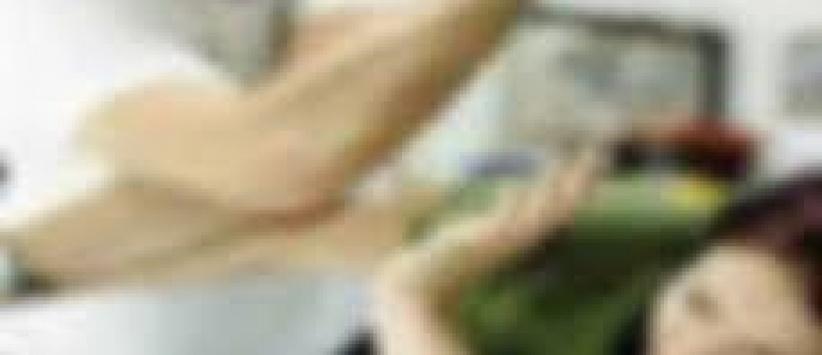 بالفيديو: أب يعذب ابنه بطريقة وحشية... والمذيعة تطرده من الحلقة على الهواء مباشرة