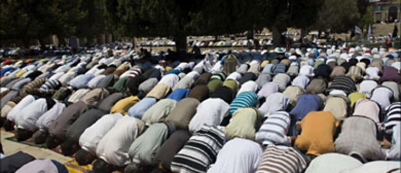 350 ألف مصلٍ يؤدون الجمعة بالأقصى