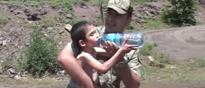 العثور على طفل تاه من والديه في غابات تركيا بعد 6 أيام من اختفائه (فيديو)