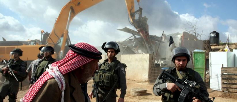 إخطار بهدم منزل في يطا