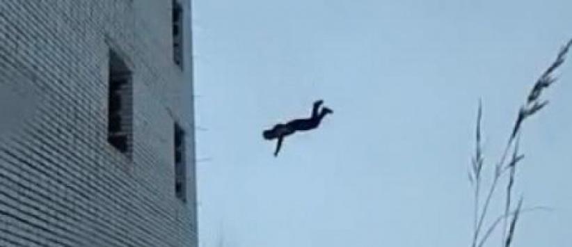 مصرع طفل سقط من الطابق الخامس في الخليل