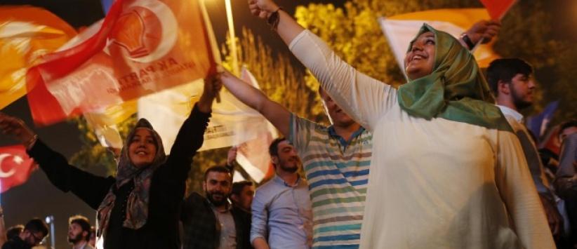 العدالة والتنمية بلا أغلبية مطلقة ودعوات بتركيا لاقتراع جديد