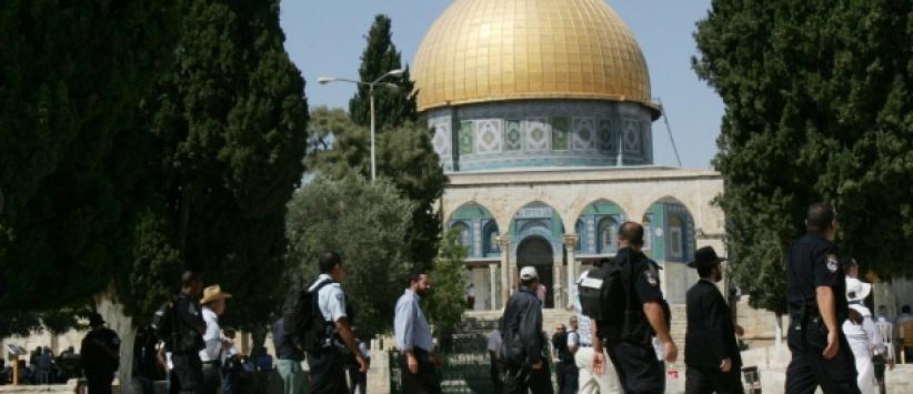 عشرات المستوطنين يقتحمون الأقصى بحراسة مشددة