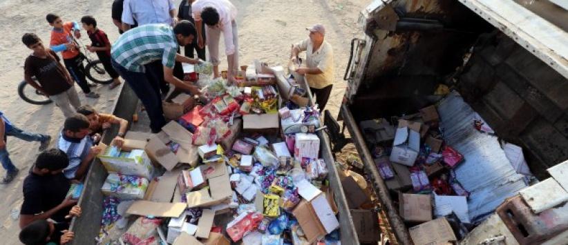 إتلاف 12 طن أغذية فاسدة بخانيونس