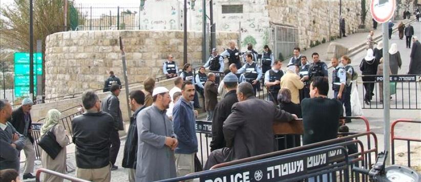 3 آليات لنقل الموطنين “بالحافلات ” من مدن الضفة الغربية الى ” المسجد الاقصى المبارك “