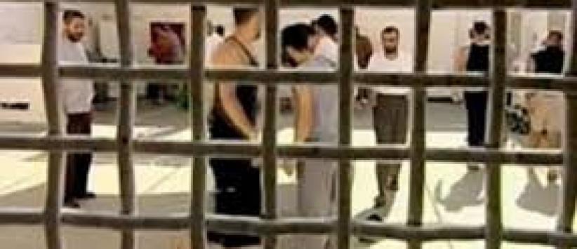 محاكم الاحتلال تمدد اعتقال 53 أسيرًا