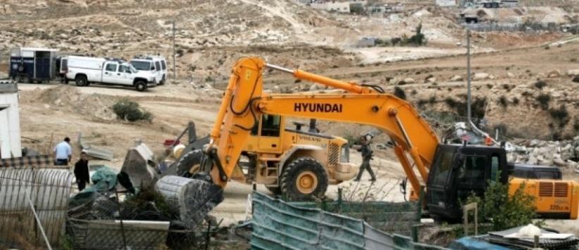 تجريف 30دونما واقتلاع 300شجرة وهدم 3آبار مياه بالخلليل