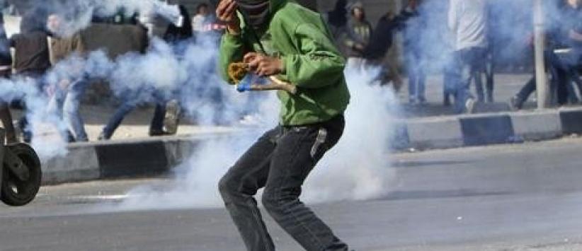 القدس: مواجهات عقب اعتقال شاب بحي كفر عقب