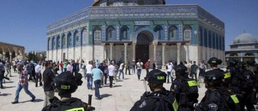 قوة عسكرية نسائية تقتحم الأقصى لقمع المرابطات