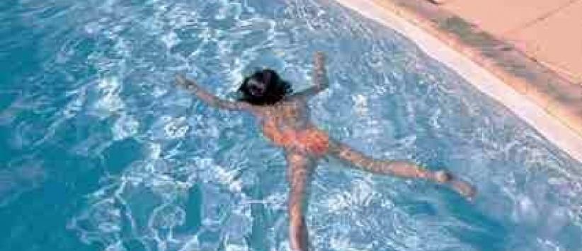 مصرع طفلتين غرقاً في غزة