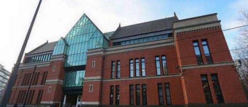 السجن لبريطاني اجبر ابنته على الزواج في عيد ميلادها الـ 14