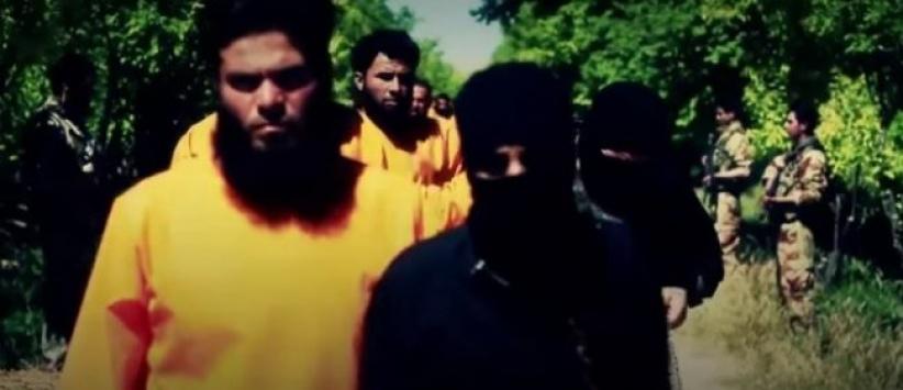 فيديو مروع ... اعدام 18 عنصرا من داعش على يد جيش الاسلام