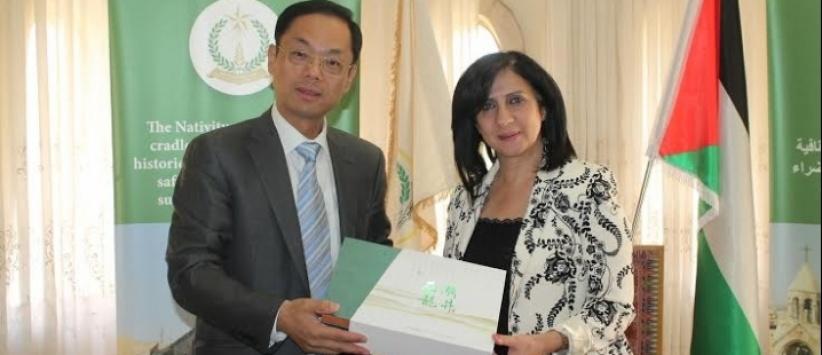 السفير الصيني يزور بلدية بيت لحم ويبدي رغبته الشديدة في التعاون المشترك