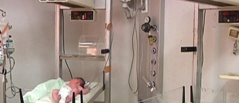 أسير يرزق بمولودين من نطف مهربة