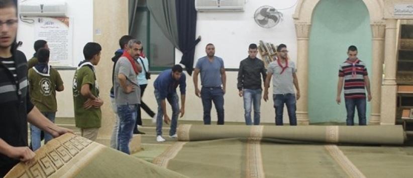 المجموعات الكشفية في بيت لحم تشارك بعمل تطوعي في مسجد عمر