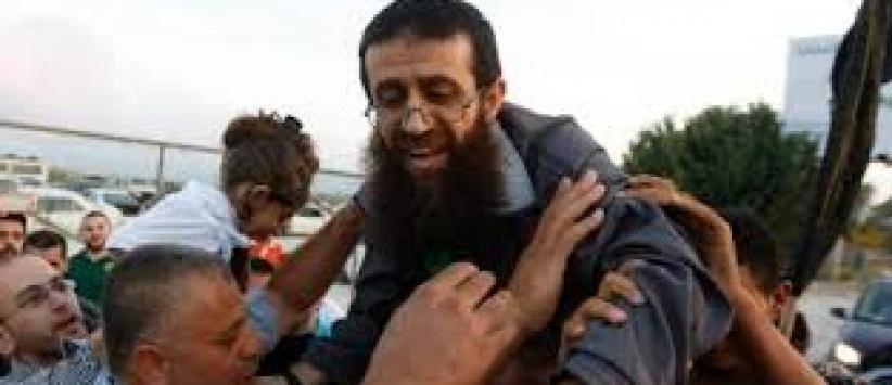 نقل المحرر خضر عدنان للمستشفى بعد تدهور صحته