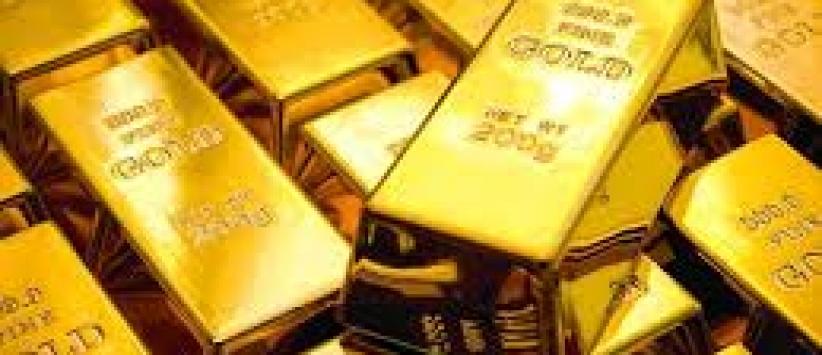 الذهب يقترب من أدنى مستوياته في 4 شهور