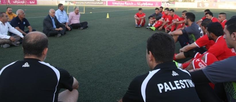 الرجوب يتابع تدريبات 