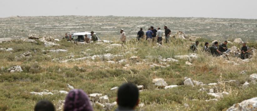 قوات الاحتلال تغلق الطريق في خلة النحلة جنوب بيت لحم