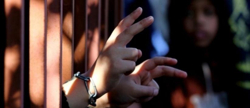 الاحتلال يعزل أسيرًا بعد إضرابه عن الطعام