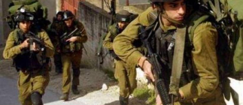 الخليل: إصابة مواطنين برضوض بعد اعتداء الاحتلال عليهم بالضرب