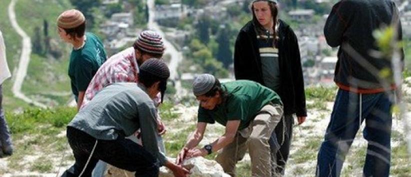 مستوطنون يهاجمون مزارعين في قصرة جنوب نابلس