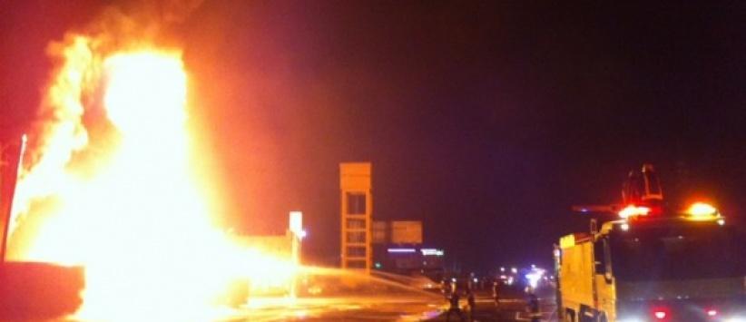 أراد إحراق عنكبوت فأحرق محطة بنزين