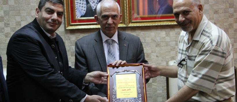 محافظ الخليل يستقبل وفد من الفنانين الفلسطينيين