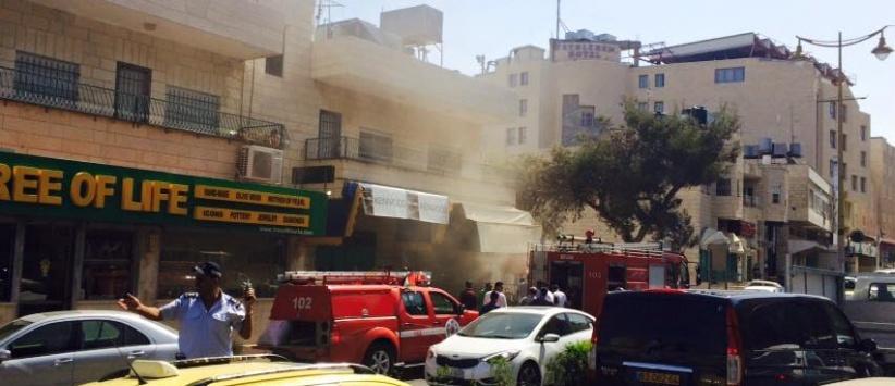 بالصور اخماد حريق في سوبر ماركت في بيت لحم