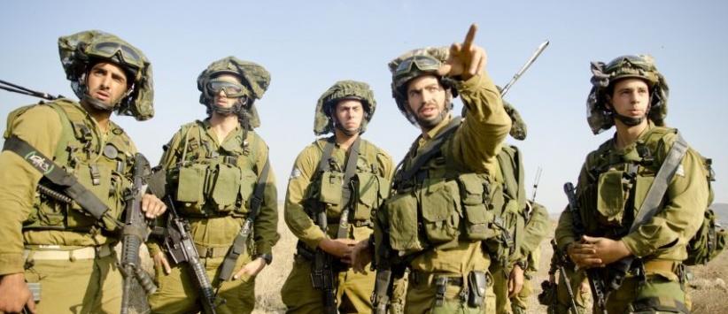 الاحتلال يداهم منازل منفذي عملية 