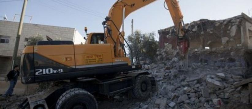 الاحتلال يهدم منزلين ويُرجئ هدم ثالث في القدس