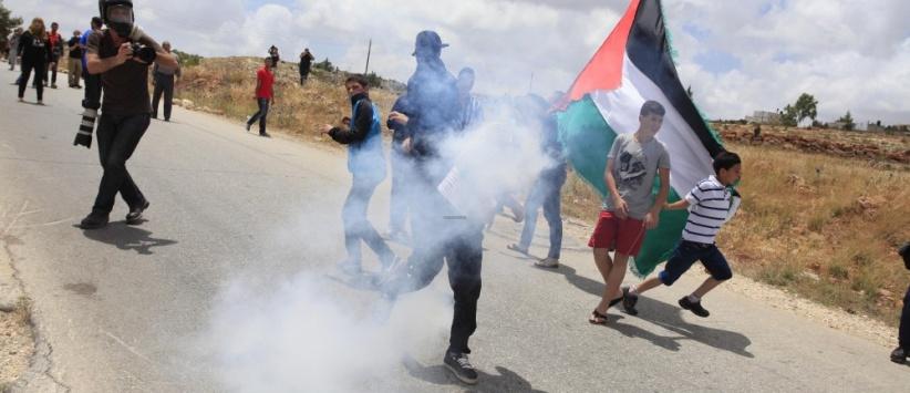 الاحتلال يعتدي على المشاركين في مسيرة كفر قدوم