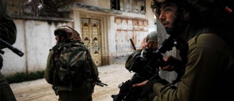 الاحتلال يعتقل أربعة مزارعين ويستولي على سيارة جنوب طوباس