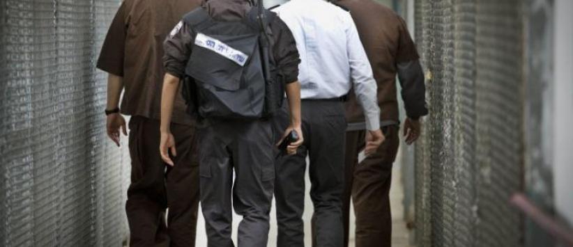 الاحتلال ينقل 120 أسيراً من سجن نفحة إلى 