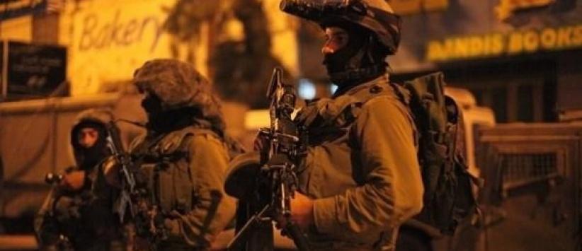 قوات الإحتلال تستولي على شاحنة ومركبة وأموال في جنين