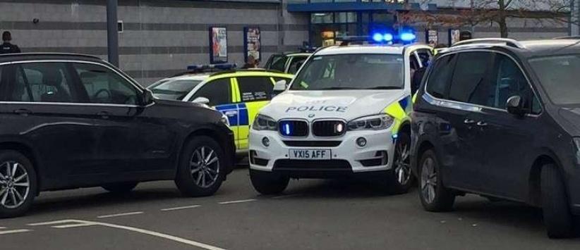 احتجاز رهائن من قبل مسلح في مجمع ترفيهي شمال غرب لندن