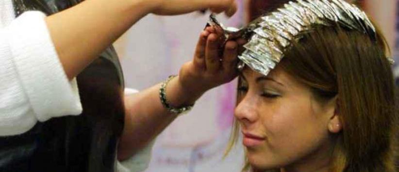 تحذير خطير للنساء مما تسببه صبغة الشعر