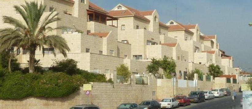 الخليل- تجميد بناء 31 وحدة استيطانية في المحطة القديمة