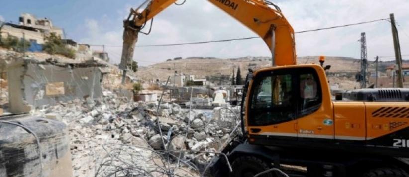 جرافات الإحتلال تهدم منزلا في اللد وتشرد قاطنيه