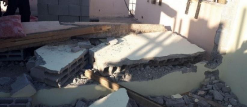 اصابتان وبحث عن عالقين في انهيار جدار قرب الرملة