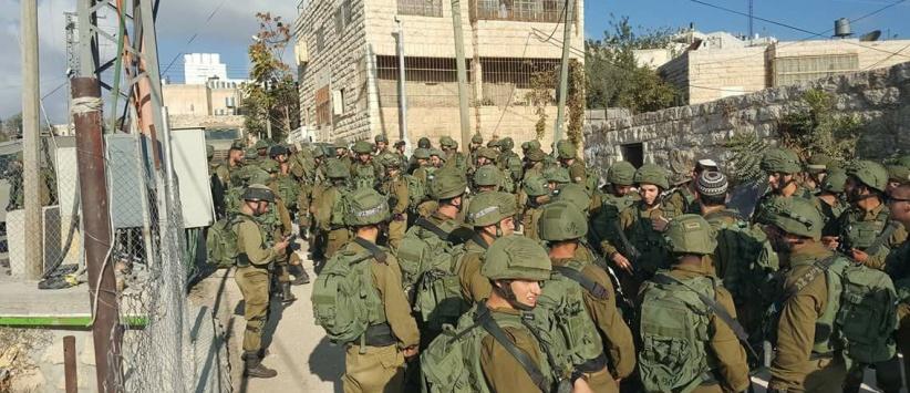 جنود الاحتلال يمنعون مدارس الخليل من احياء ذكرى عرفات