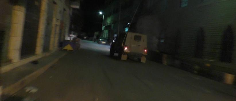 اختناقات ببيت أمر وإخطار بهدم صرح شهيد بالخليل