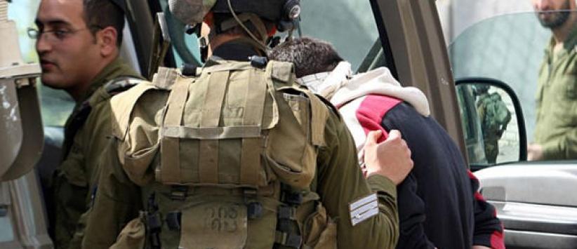 الاحتلال يعتقل فتى قرب يطا بزعم العثور على سكين بحوزته