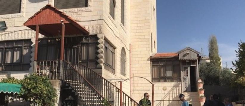 اصابة طفلين بجروح خطيرة باندلاع حريق شمال القدس