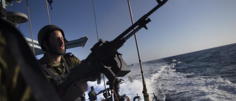 الاحتلال يعتقل شابين بعد اطلاق النار عليهما ببحر غزة