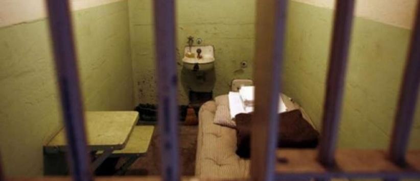 شهادات حية من داخل السجون: جر لمسافات طويلة و احتجاز في زنازين قذرة