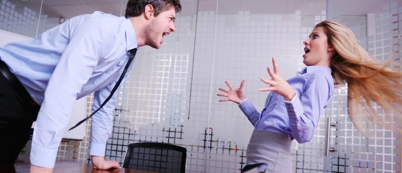 دلائل على كره زملاءك لك في العمل